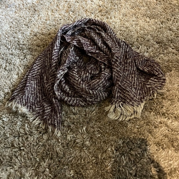 Great condition purple scarf - Picture 1 of 2